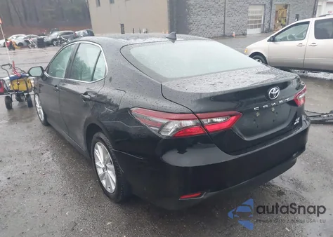 2023 Toyota Camry Le z USA, uszkodzony, nr VIN 4T1C11BK6PU106532